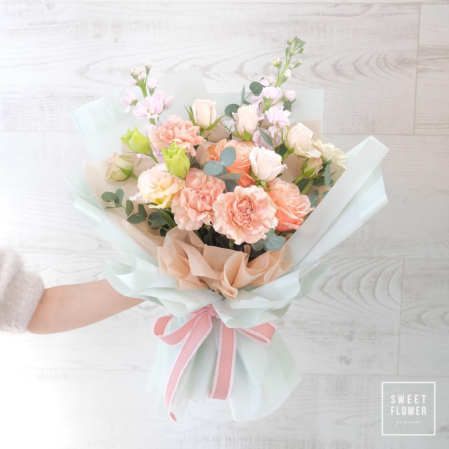 ช่อ พาสเทล หวาน ดอกไม้หลัก กุหลาบ คาร์เนชั่น ทิวลิป — ผลงานร้านดอกไม้ Sweetflower by Issaree