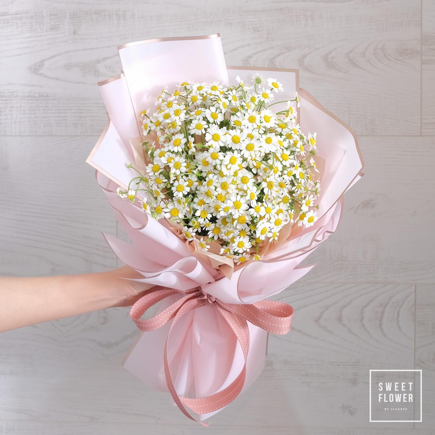 ช่อ เหลือง-ส้ม หวาน ดอกไม้หลัก เดซี่/มาร์กาเร็ต — ผลงานร้านดอกไม้ Sweetflower by Issaree