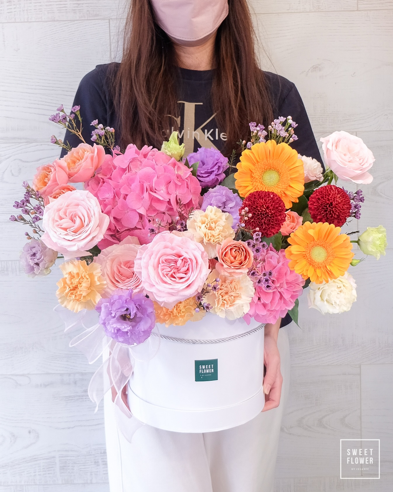 กล่อง ชมพู หวาน ดอกไม้หลัก กุหลาบ ไฮเดรนเยีย คาร์เนชั่น — ผลงานร้านดอกไม้ Sweetflower by Issaree