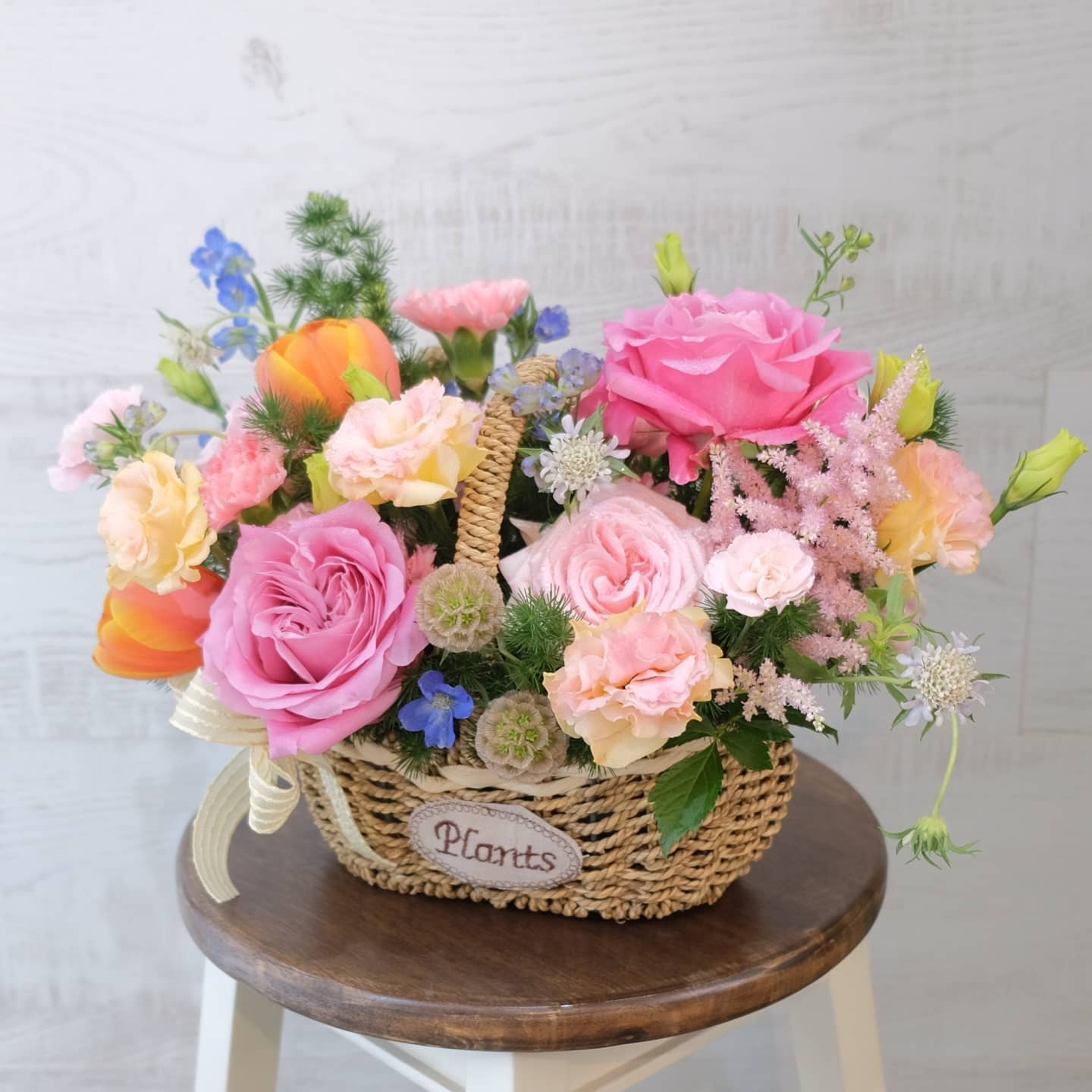 ตะกร้า หลากสี หวาน ดอกไม้หลัก กุหลาบ คาร์เนชั่น ทิวลิป — ผลงานร้านดอกไม้ Sweetflower by Issaree — ภาพที่ 3 จาก 4