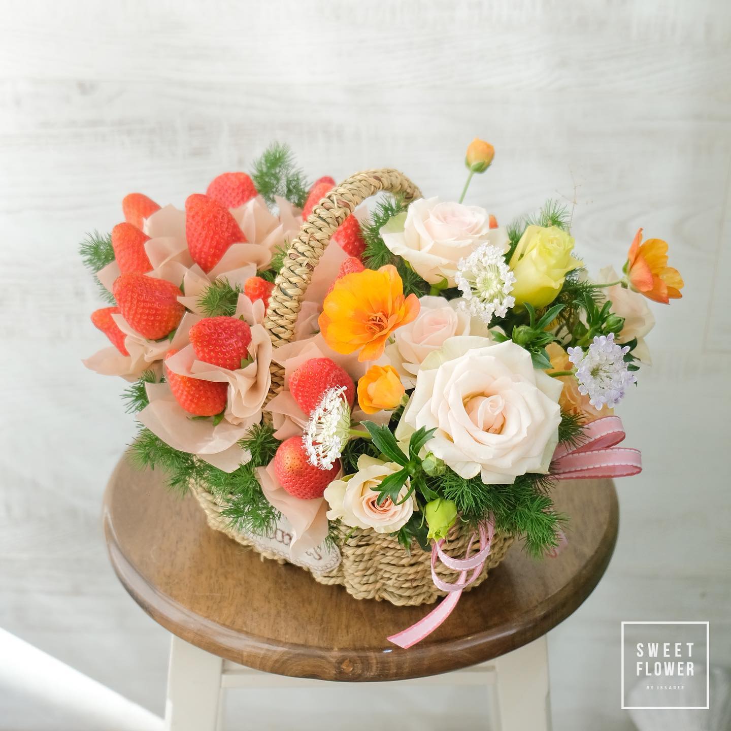 ตะกร้า เหลือง-ส้ม หวาน ดอกไม้หลัก กุหลาบ คาร์เนชั่น อื่นๆ — ผลงานร้านดอกไม้ Sweetflower by Issaree — ภาพที่ 1 จาก 4