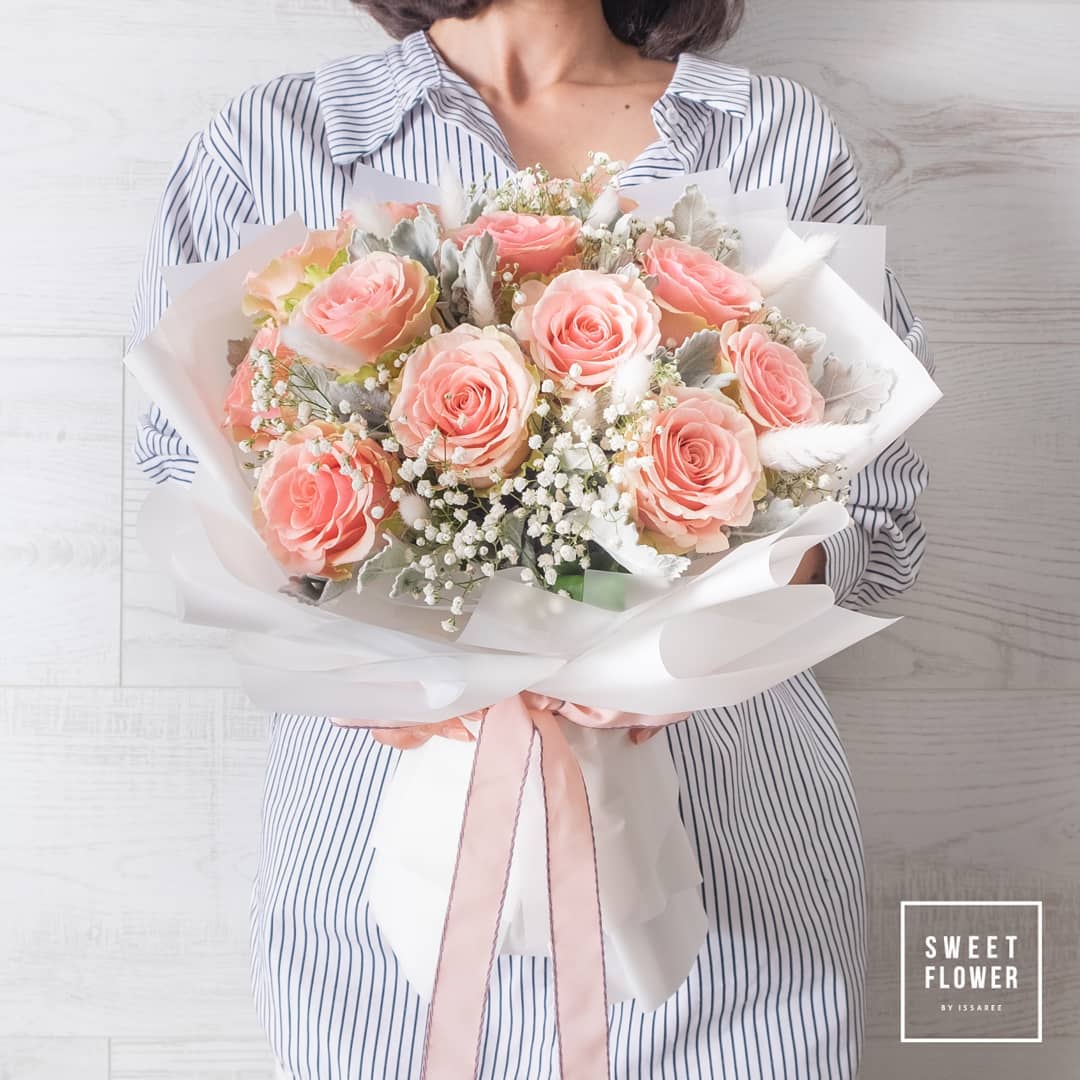 ช่อ พาสเทล หวาน ดอกไม้หลัก กุหลาบ เบบี้บรีธ/ยิปโซ ยูคาลิปตัส/ใบไม้ — ผลงานร้านดอกไม้ Sweetflower by Issaree
