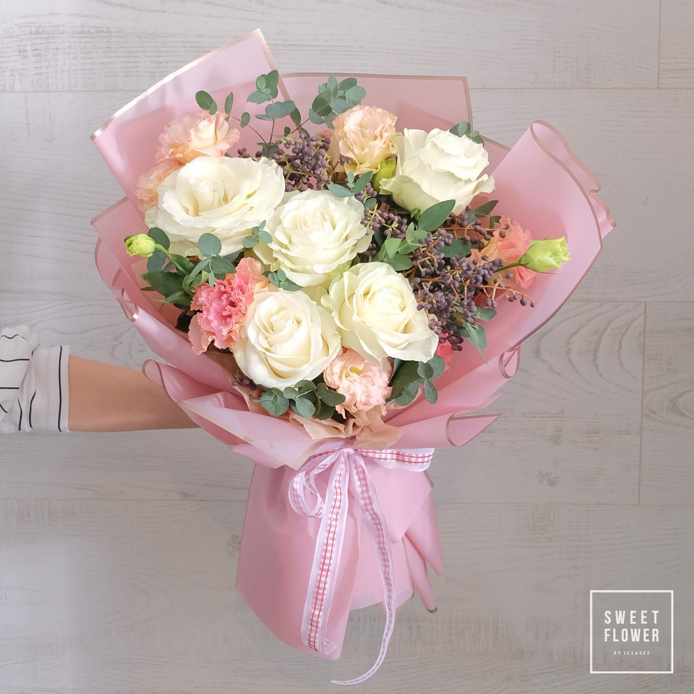 ช่อ พาสเทล หวาน ดอกไม้หลัก กุหลาบ คาร์เนชั่น ไฮเดรนเยีย — ผลงานร้านดอกไม้ Sweetflower by Issaree — ภาพที่ 1 จาก 1