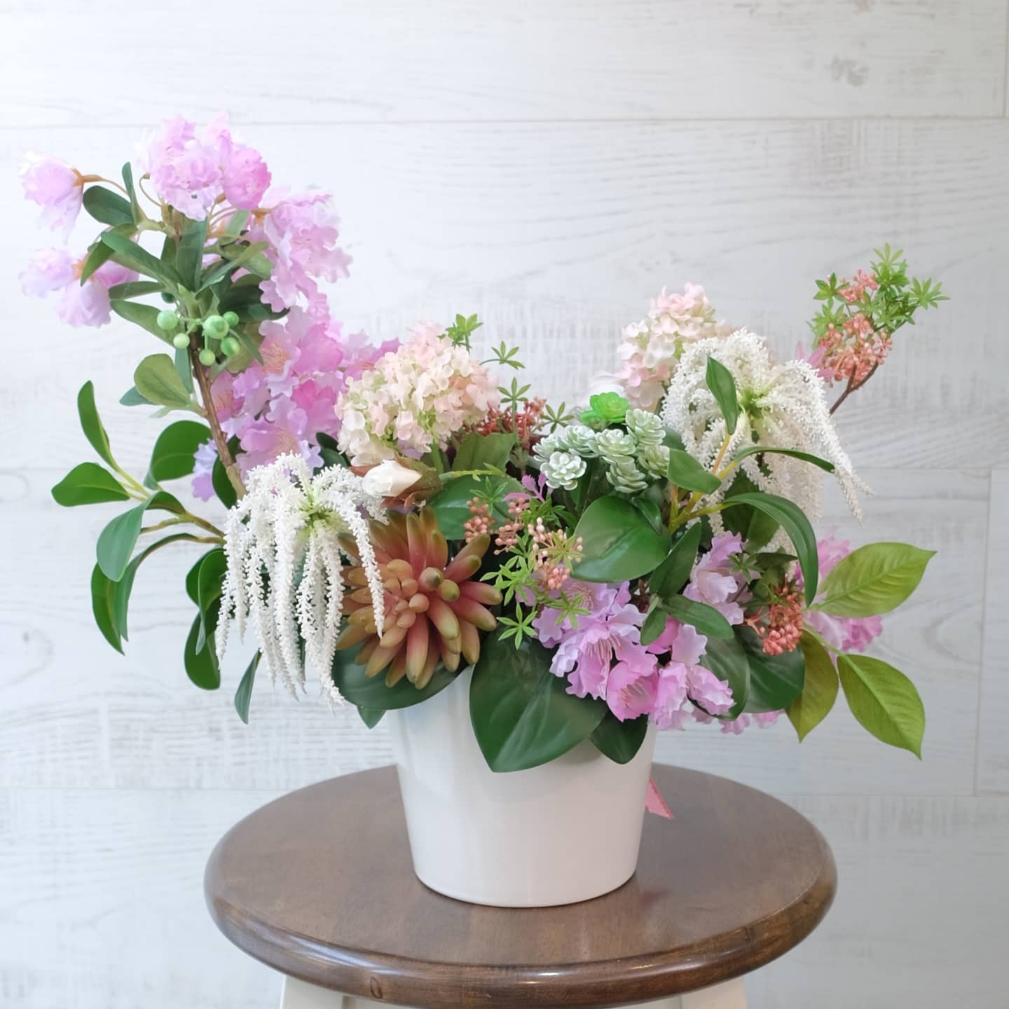 แจกัน ม่วง-ฟ้า ดอกไม้หลัก ไฮเดรนเยีย กุหลาบ คาร์เนชั่น — ผลงานร้านดอกไม้ Sweetflower by Issaree