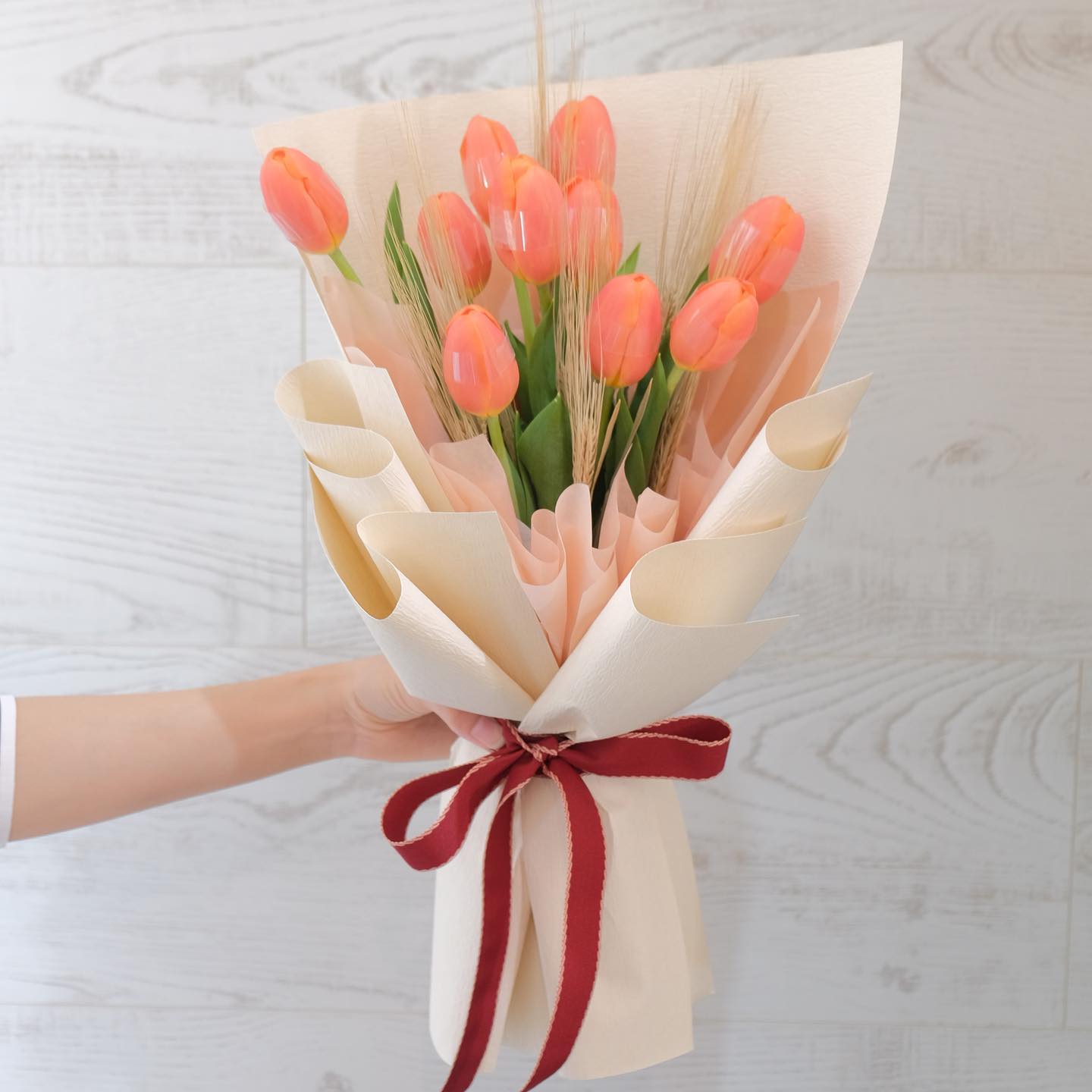 ช่อ เหลือง-ส้ม หวาน ดอกไม้หลัก ทิวลิป ดอกไม้แห้ง — ผลงานร้านดอกไม้ Sweetflower by Issaree