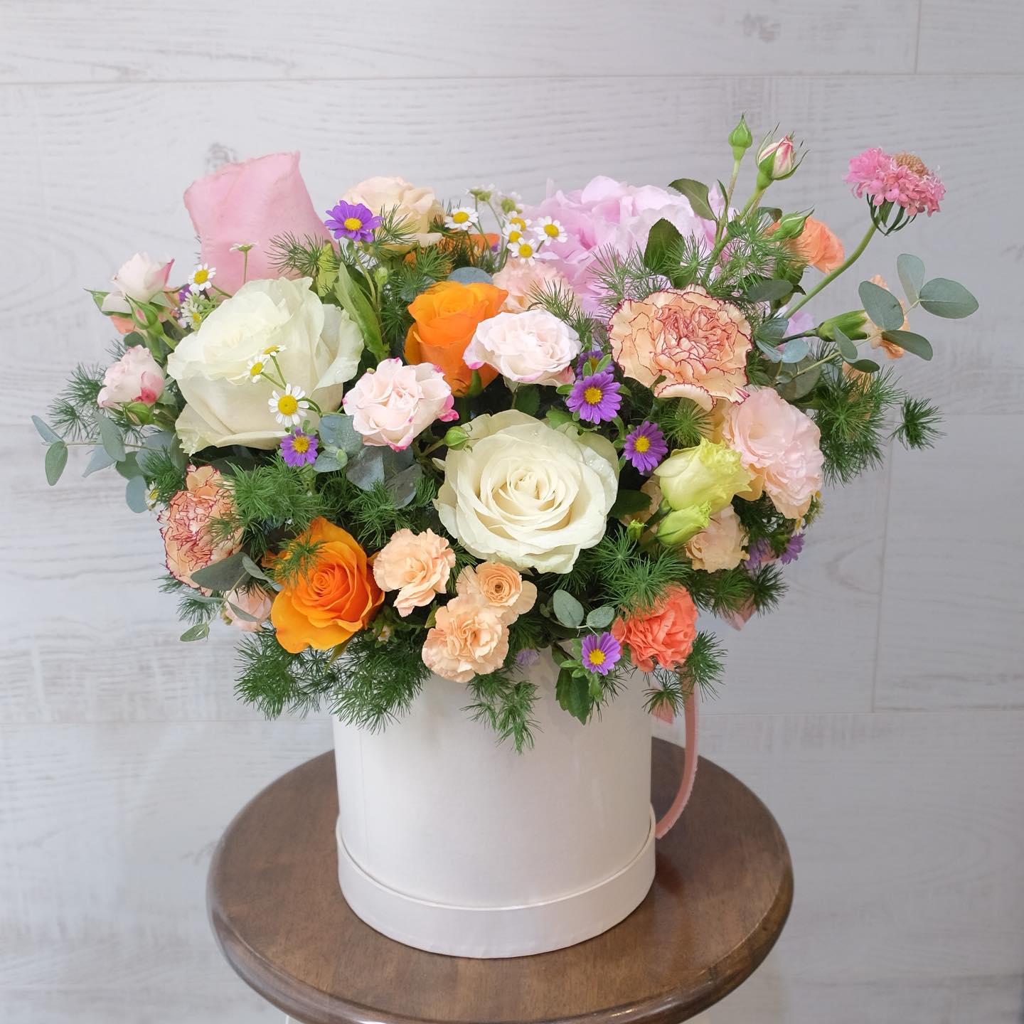 กล่อง พาสเทล หวาน ดอกไม้หลัก ไฮเดรนเยีย กุหลาบ คาร์เนชั่น — ผลงานร้านดอกไม้ Sweetflower by Issaree — ภาพที่ 1 จาก 6