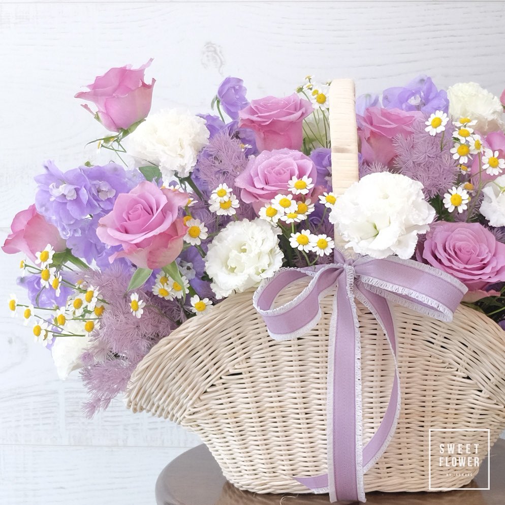 ตะกร้า ม่วง-ฟ้า หวาน ดอกไม้หลัก กุหลาบ คาร์เนชั่น เดซี่/มาร์กาเร็ต — ผลงานร้านดอกไม้ Sweetflower by Issaree — ภาพที่ 2 จาก 5