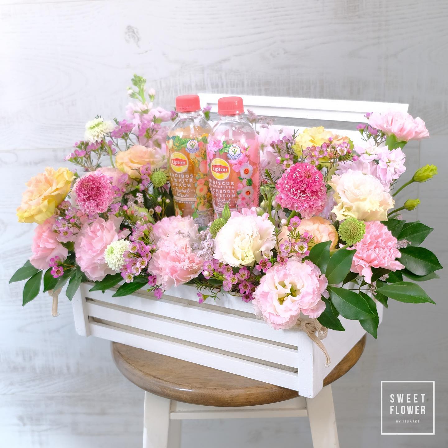 กล่อง พาสเทล หวาน ดอกไม้หลัก คาร์เนชั่น กุหลาบ เบญจมาศ/มัม — ผลงานร้านดอกไม้ Sweetflower by Issaree — ภาพที่ 1 จาก 4