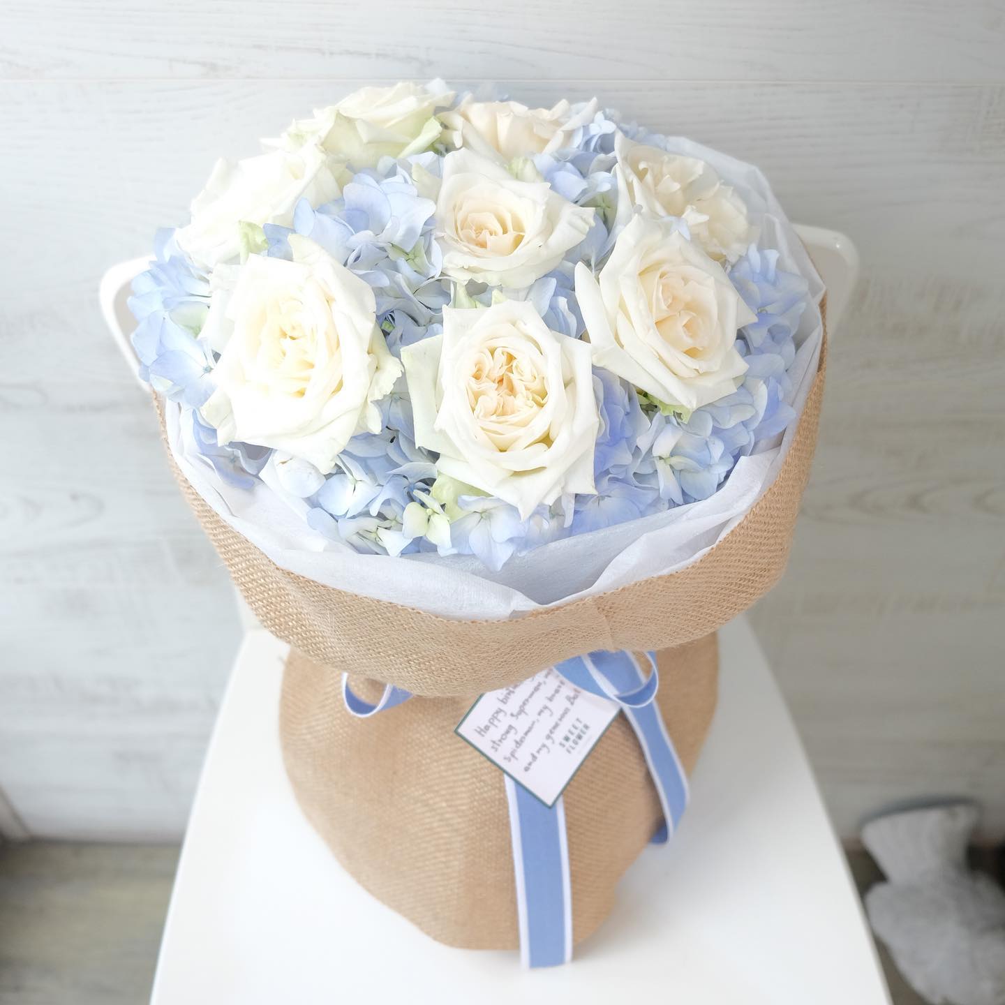 ช่อ ม่วง-ฟ้า หวาน ดอกไม้หลัก กุหลาบ ไฮเดรนเยีย — ผลงานร้านดอกไม้ Sweetflower by Issaree — ภาพที่ 2 จาก 4