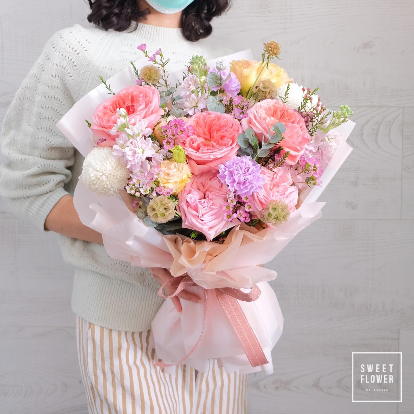 ช่อ พาสเทล หวาน ดอกไม้หลัก กุหลาบ คาร์เนชั่น เบญจมาศ/มัม — ผลงานร้านดอกไม้ Sweetflower by Issaree
