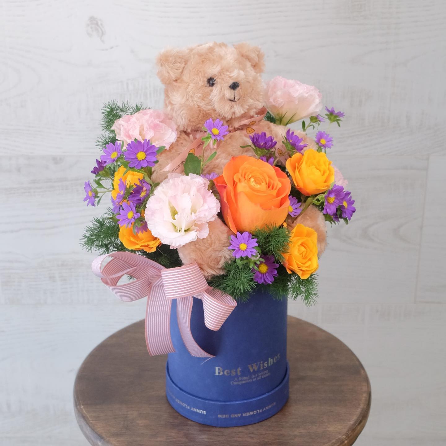 กล่อง เหลือง-ส้ม สดใส ดอกไม้หลัก กุหลาบ คาร์เนชั่น เบญจมาศ/มัม — ผลงานร้านดอกไม้ Sweetflower by Issaree