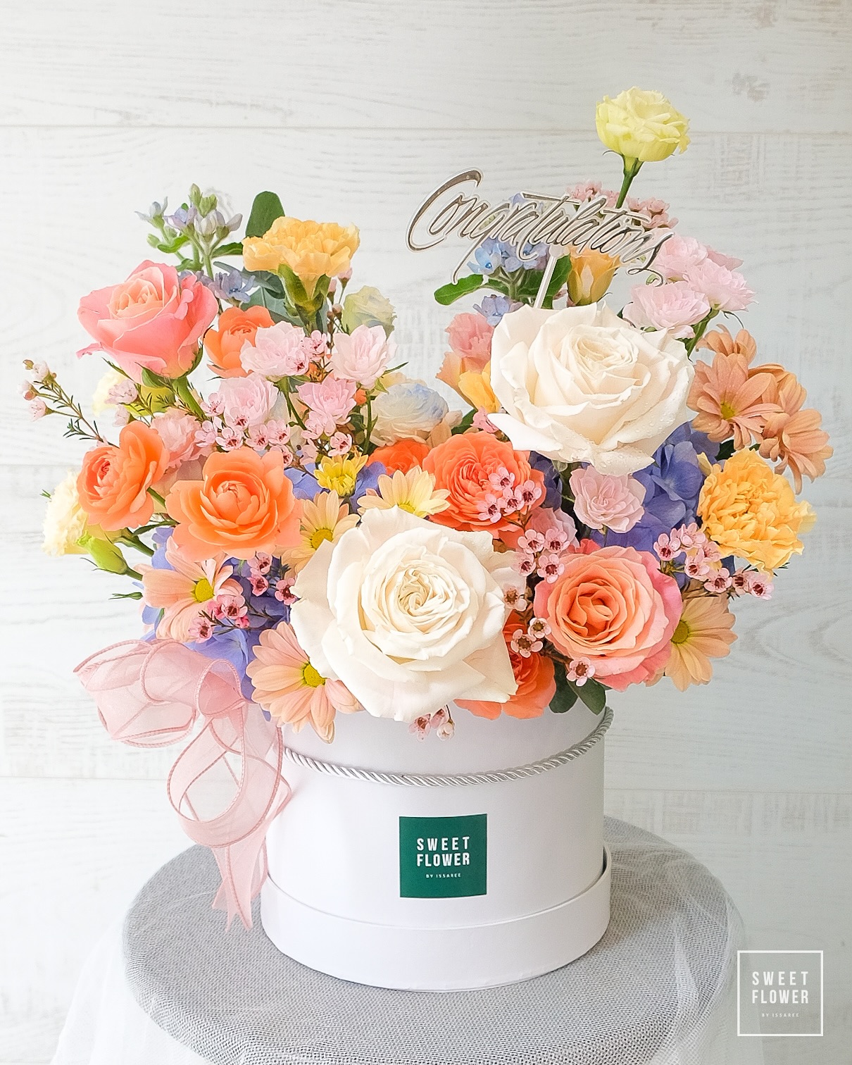 กล่อง หลากสี คลาสสิก ดอกไม้หลัก กุหลาบ คาร์เนชั่น ไฮเดรนเยีย — ผลงานร้านดอกไม้ Sweetflower by Issaree
