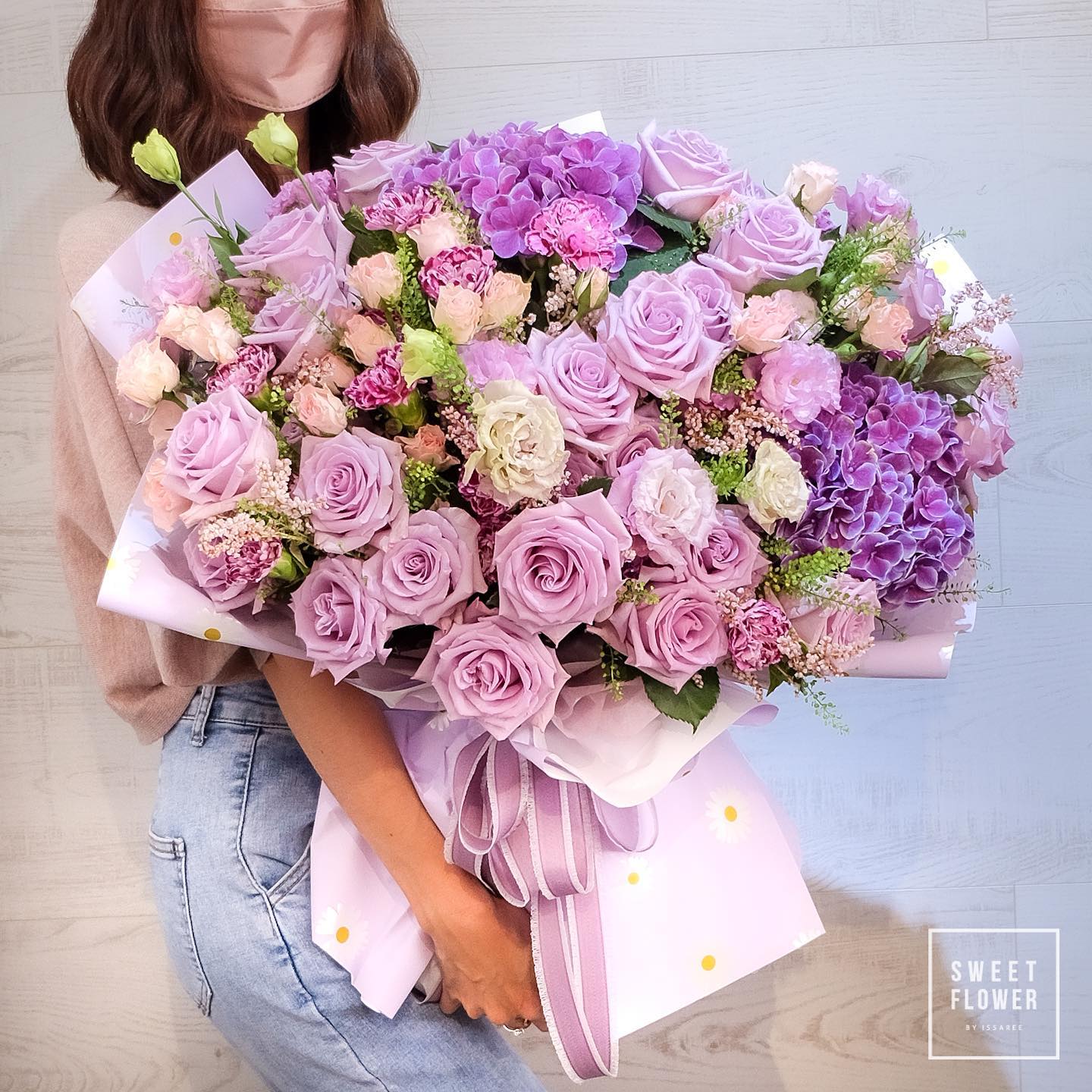 ช่อ ม่วง-ฟ้า ดอกไม้หลัก กุหลาบ ไฮเดรนเยีย คาร์เนชั่น — ผลงานร้านดอกไม้ Sweetflower by Issaree