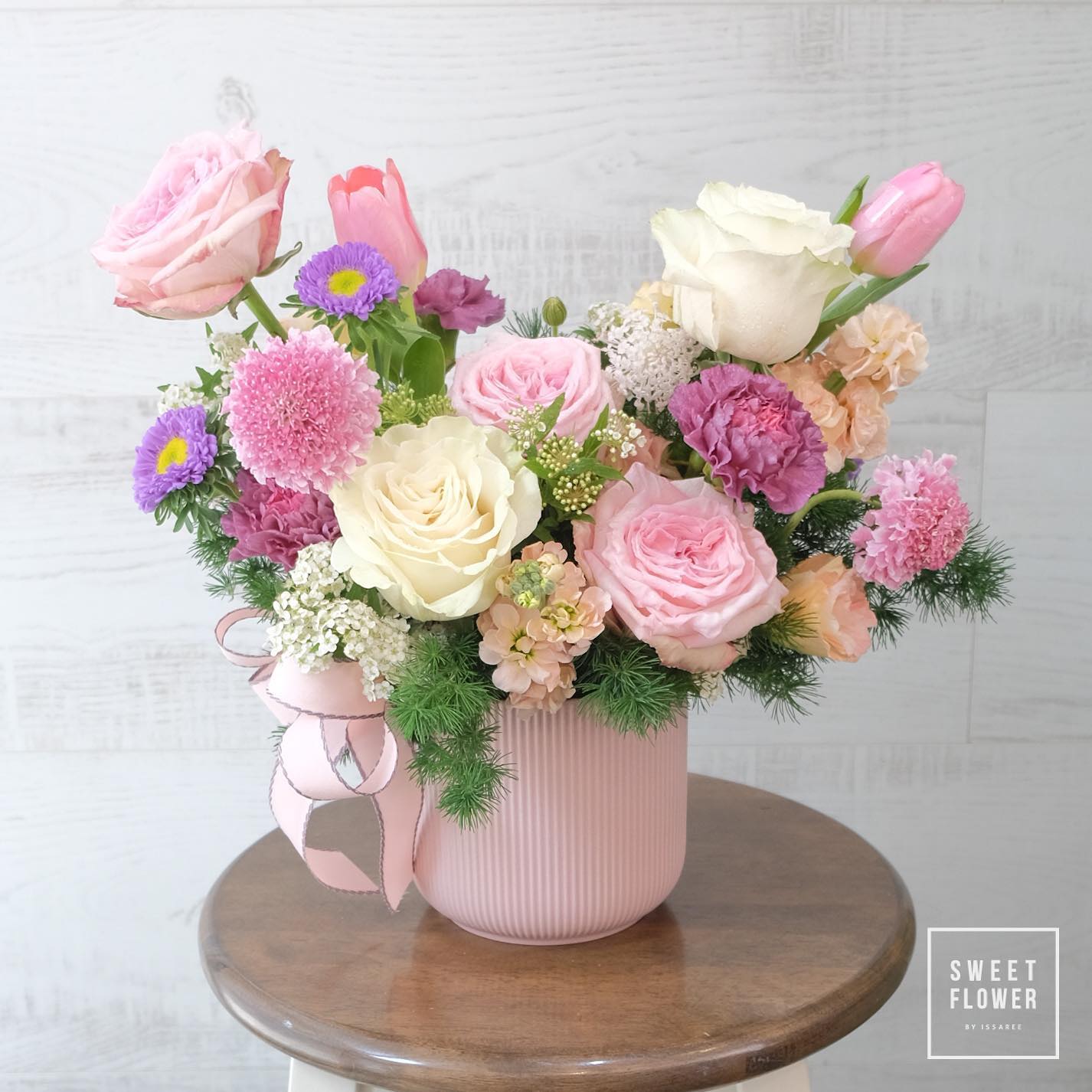 แจกัน พาสเทล หวาน ดอกไม้หลัก กุหลาบ ทิวลิป คาร์เนชั่น — ผลงานร้านดอกไม้ Sweetflower by Issaree — ภาพที่ 2 จาก 6