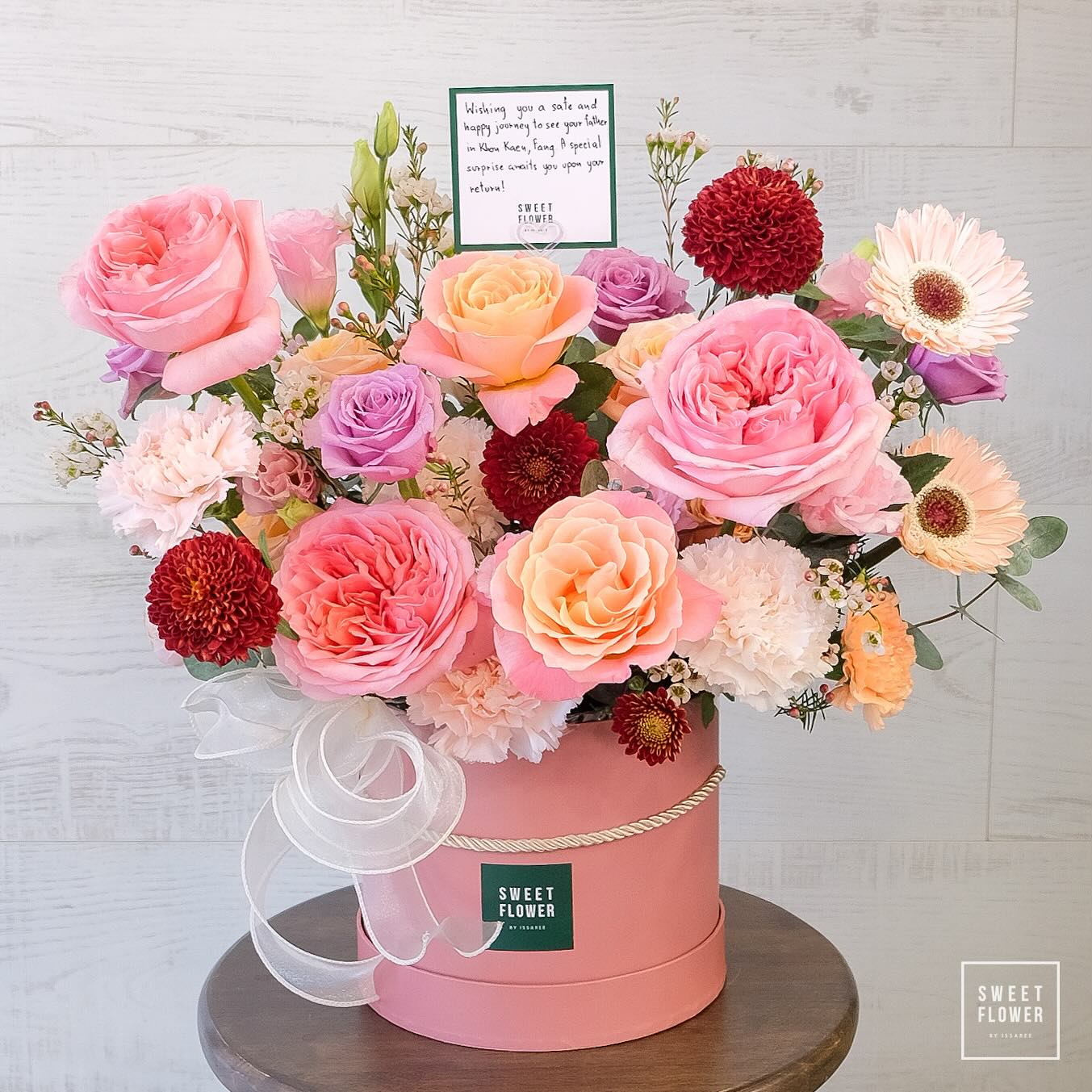 กล่อง หลากสี หวาน ดอกไม้หลัก กุหลาบ เยอบีร่า คาร์เนชั่น — ผลงานร้านดอกไม้ Sweetflower by Issaree