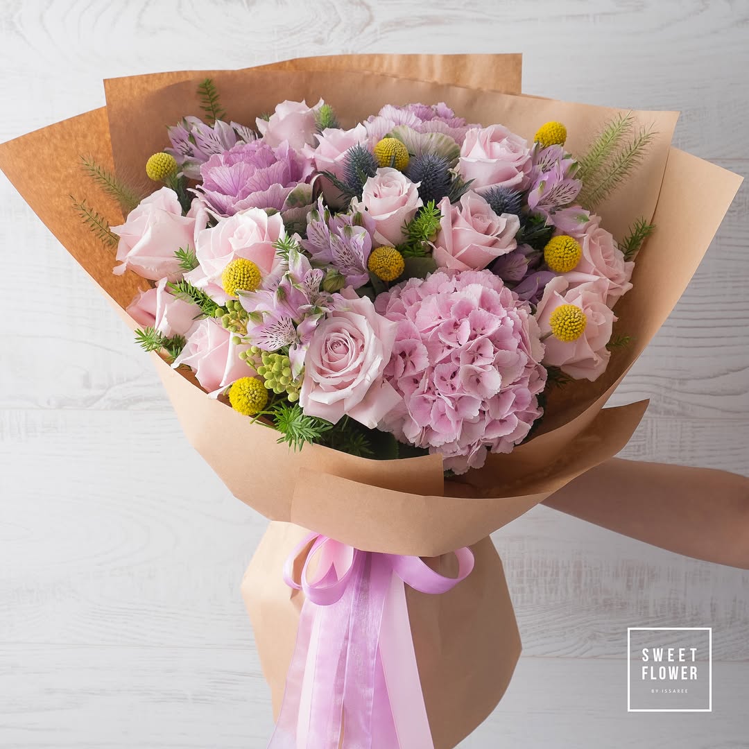 ช่อ พาสเทล หวาน ดอกไม้หลัก กุหลาบ ไฮเดรนเยีย คาร์เนชั่น — ผลงานร้านดอกไม้ Sweetflower by Issaree