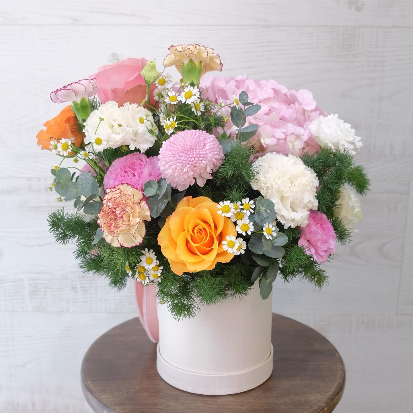 กล่อง พาสเทล หวาน ดอกไม้หลัก กุหลาบ ไฮเดรนเยีย คาร์เนชั่น — ผลงานร้านดอกไม้ Sweetflower by Issaree