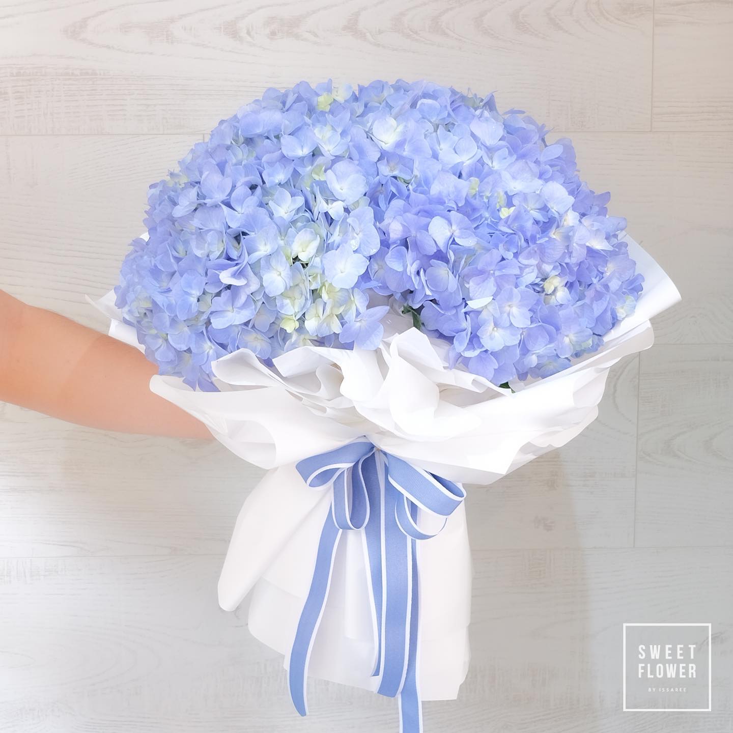 ช่อ ม่วง-ฟ้า หวาน ดอกไม้หลัก ไฮเดรนเยีย — ผลงานร้านดอกไม้ Sweetflower by Issaree