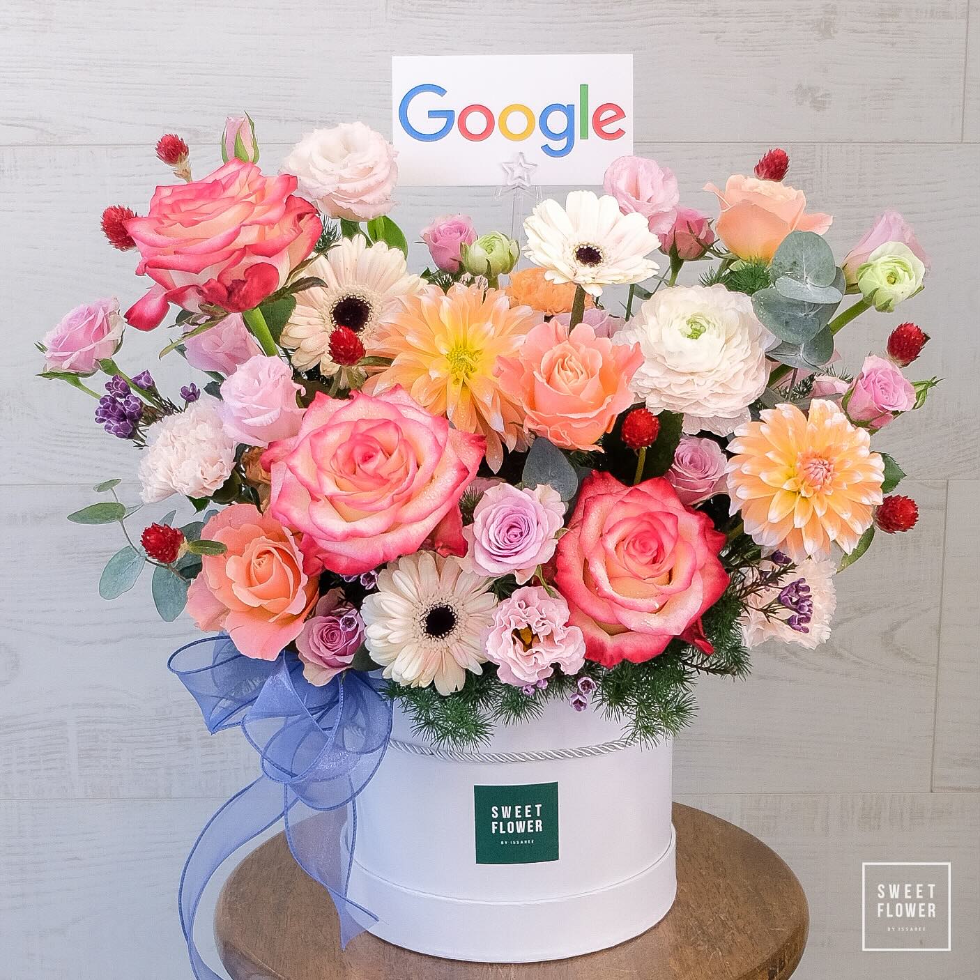 กล่อง หลากสี หวาน ดอกไม้หลัก กุหลาบ เยอบีร่า ดาเลีย — ผลงานร้านดอกไม้ Sweetflower by Issaree — ภาพที่ 1 จาก 2
