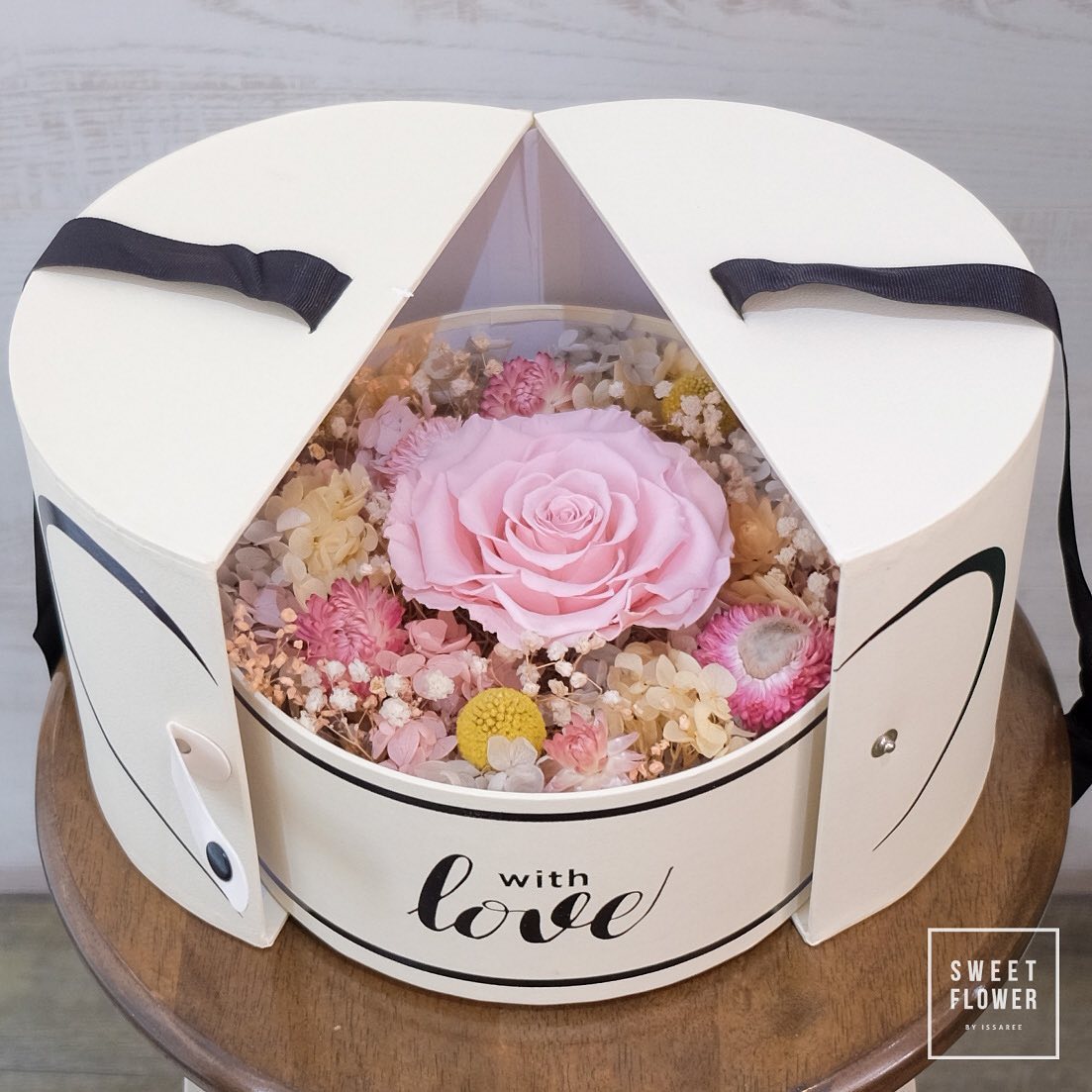 กล่อง พาสเทล หวาน ดอกไม้หลัก กุหลาบ คาร์เนชั่น เดซี่/มาร์กาเร็ต — ผลงานร้านดอกไม้ Sweetflower by Issaree