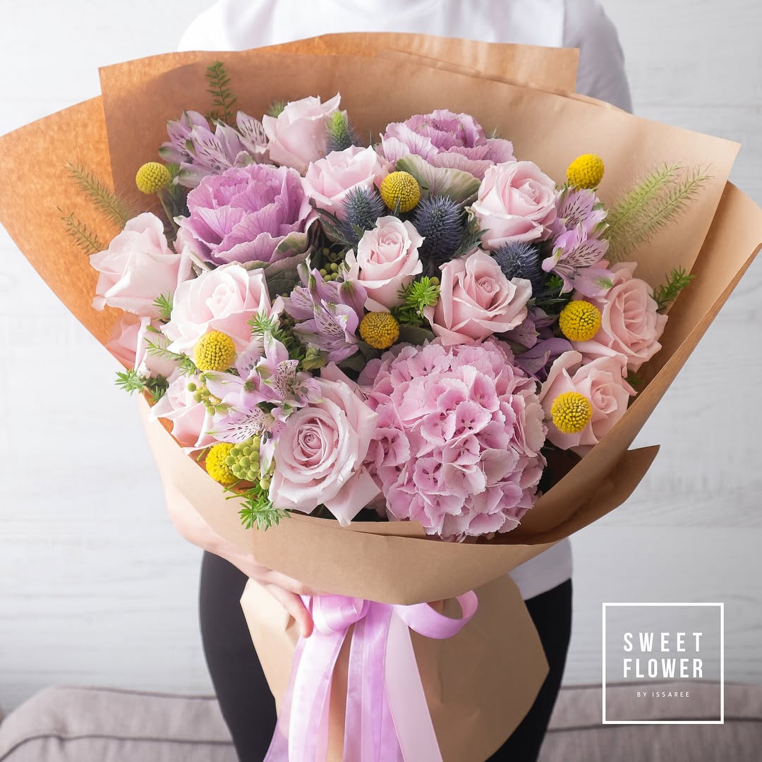 ช่อ พาสเทล หวาน ดอกไม้หลัก กุหลาบ ไฮเดรนเยีย คาร์เนชั่น — ผลงานร้านดอกไม้ Sweetflower by Issaree — ภาพที่ 2 จาก 4