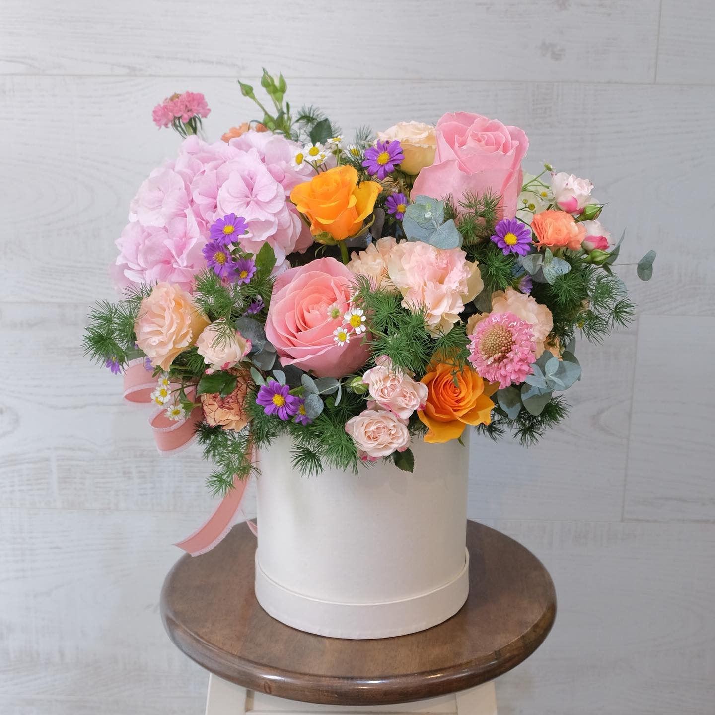กล่อง พาสเทล หวาน ดอกไม้หลัก ไฮเดรนเยีย กุหลาบ คาร์เนชั่น — ผลงานร้านดอกไม้ Sweetflower by Issaree — ภาพที่ 2 จาก 6