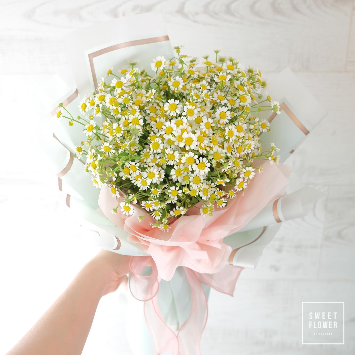 ช่อ เหลือง-ส้ม หวาน ดอกไม้หลัก เดซี่/มาร์กาเร็ต — ผลงานร้านดอกไม้ Sweetflower by Issaree
