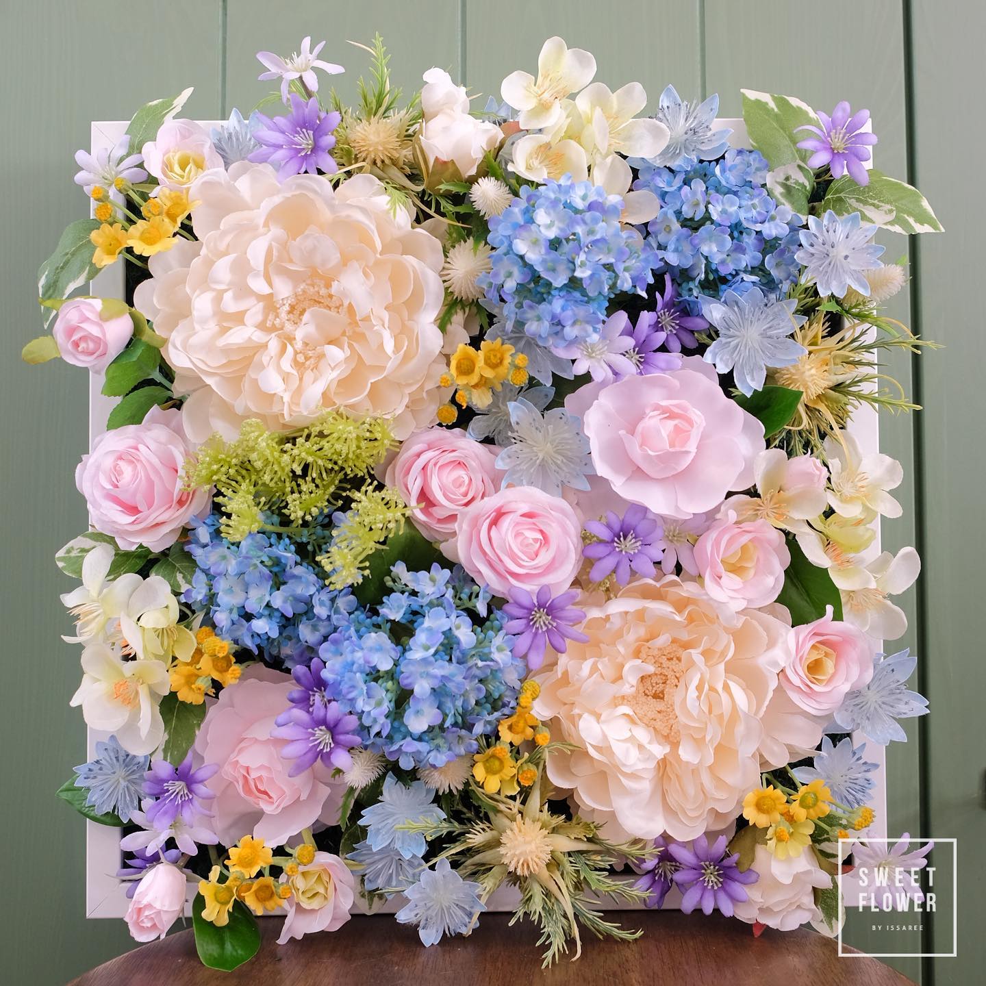 กล่อง หลากสี ดอกไม้หลัก พีโอนี่ ไฮเดรนเยีย กุหลาบ — ผลงานร้านดอกไม้ Sweetflower by Issaree