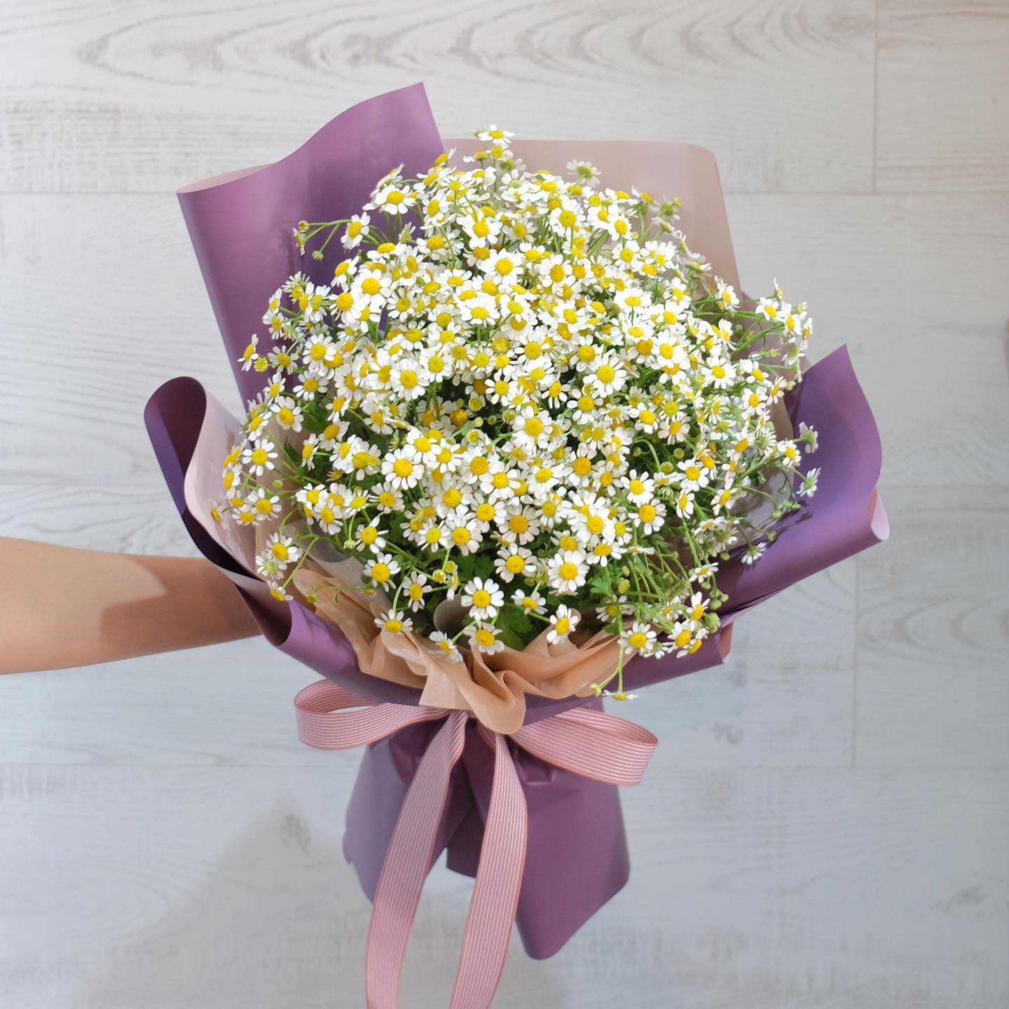 ช่อ เหลือง-ส้ม หวาน ดอกไม้หลัก เดซี่/มาร์กาเร็ต — ผลงานร้านดอกไม้ Sweetflower by Issaree