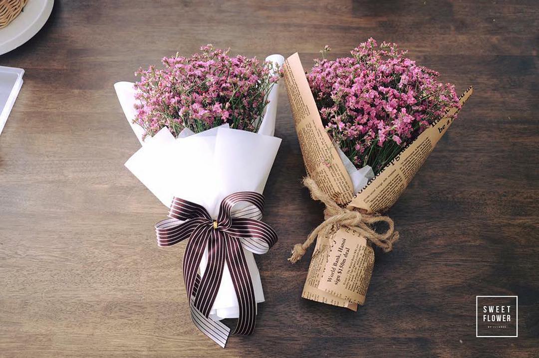 ช่อ ม่วง-ฟ้า หวาน ดอกไม้หลัก เบญจมาศ/มัม — ผลงานร้านดอกไม้ Sweetflower by Issaree