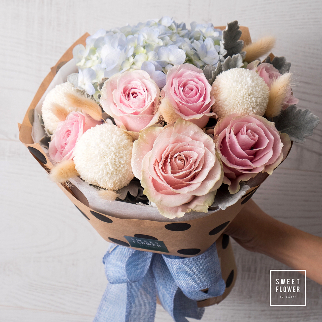ช่อ พาสเทล หวาน ดอกไม้หลัก กุหลาบ เบญจมาศ/มัม ไฮเดรนเยีย — ผลงานร้านดอกไม้ Sweetflower by Issaree