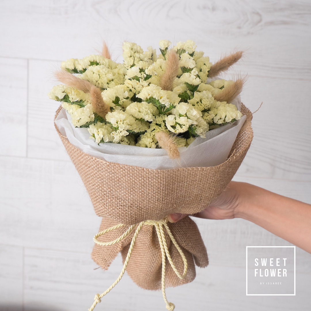 ช่อ เหลือง-ส้ม หวาน ดอกไม้หลัก คาร์เนชั่น ดอกไม้แห้ง — ผลงานร้านดอกไม้ Sweetflower by Issaree — ภาพที่ 2 จาก 4