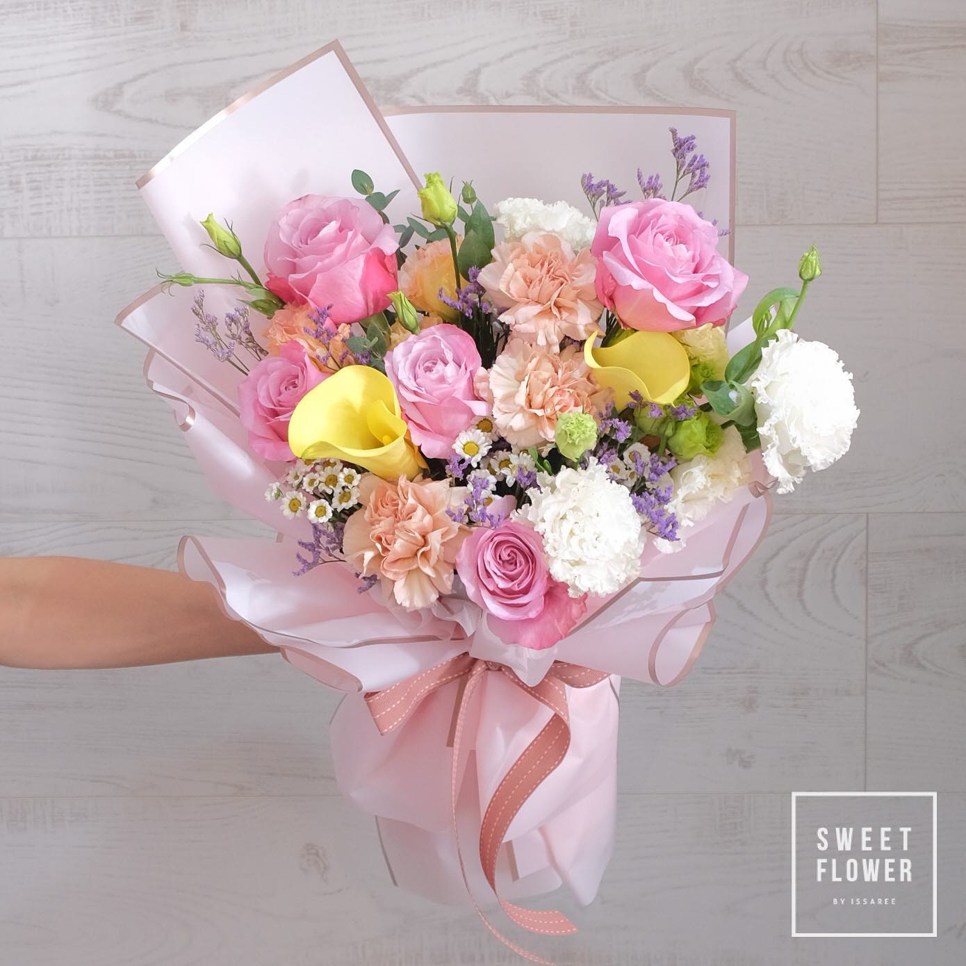ช่อ พาสเทล หวาน ดอกไม้หลัก กุหลาบ คาร์เนชั่น คาร์เนชั่น — ผลงานร้านดอกไม้ Sweetflower by Issaree
