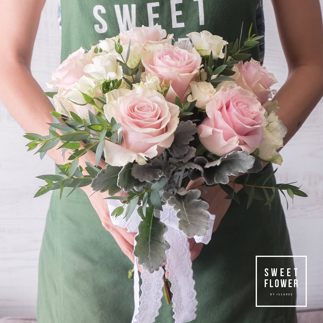 ช่อ พาสเทล หวาน ดอกไม้หลัก กุหลาบ — ผลงานร้านดอกไม้ Sweetflower by Issaree