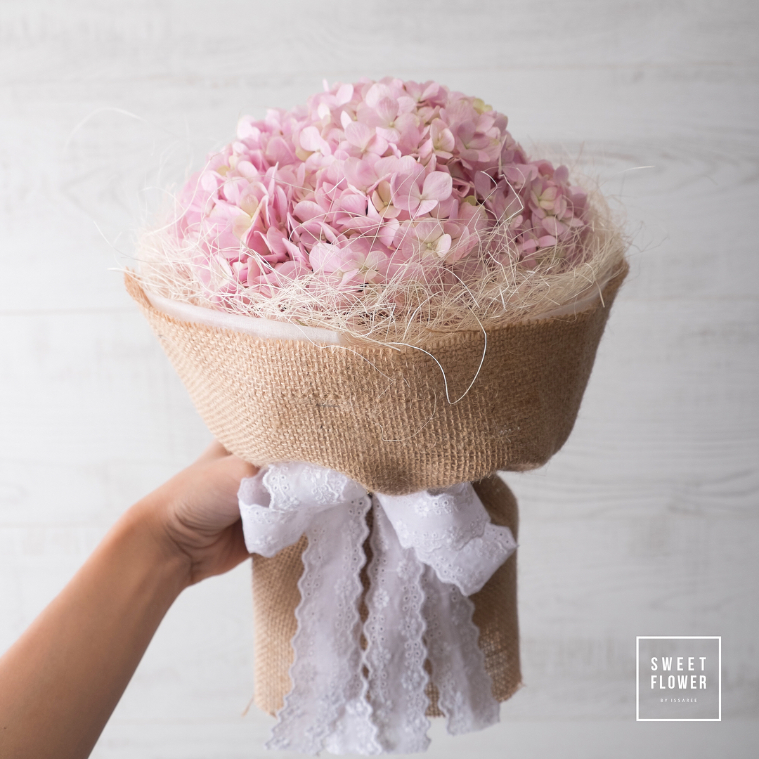 ช่อ พาสเทล หวาน ดอกไม้หลัก ไฮเดรนเยีย — ผลงานร้านดอกไม้ Sweetflower by Issaree