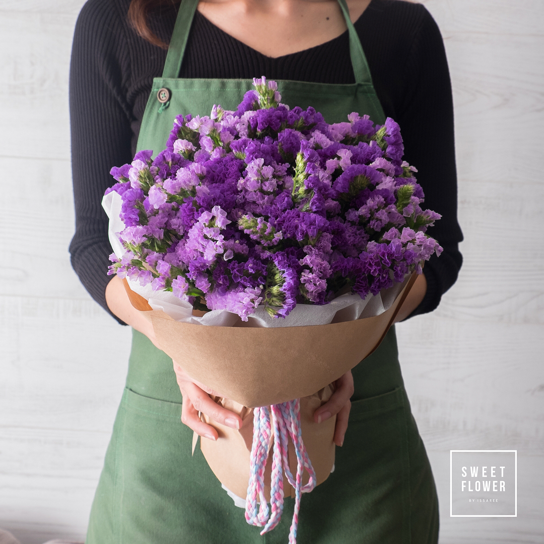 ช่อ ม่วง-ฟ้า หวาน ดอกไม้หลัก คาร์เนชั่น — ผลงานร้านดอกไม้ Sweetflower by Issaree — ภาพที่ 2 จาก 3