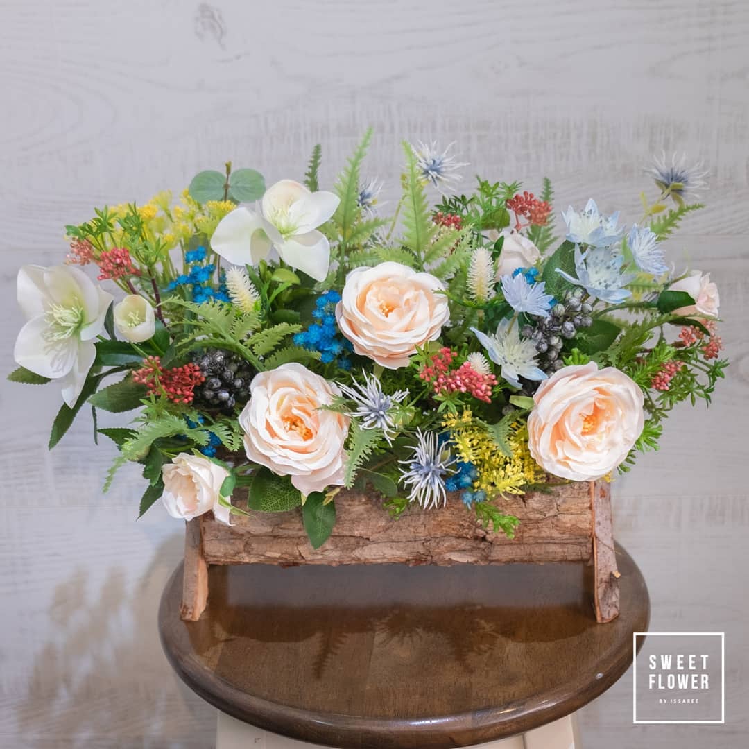ตะกร้า หลากสี หวาน ดอกไม้หลัก กุหลาบ ลิลลี่ เบญจมาศ/มัม — ผลงานร้านดอกไม้ Sweetflower by Issaree — ภาพที่ 2 จาก 4