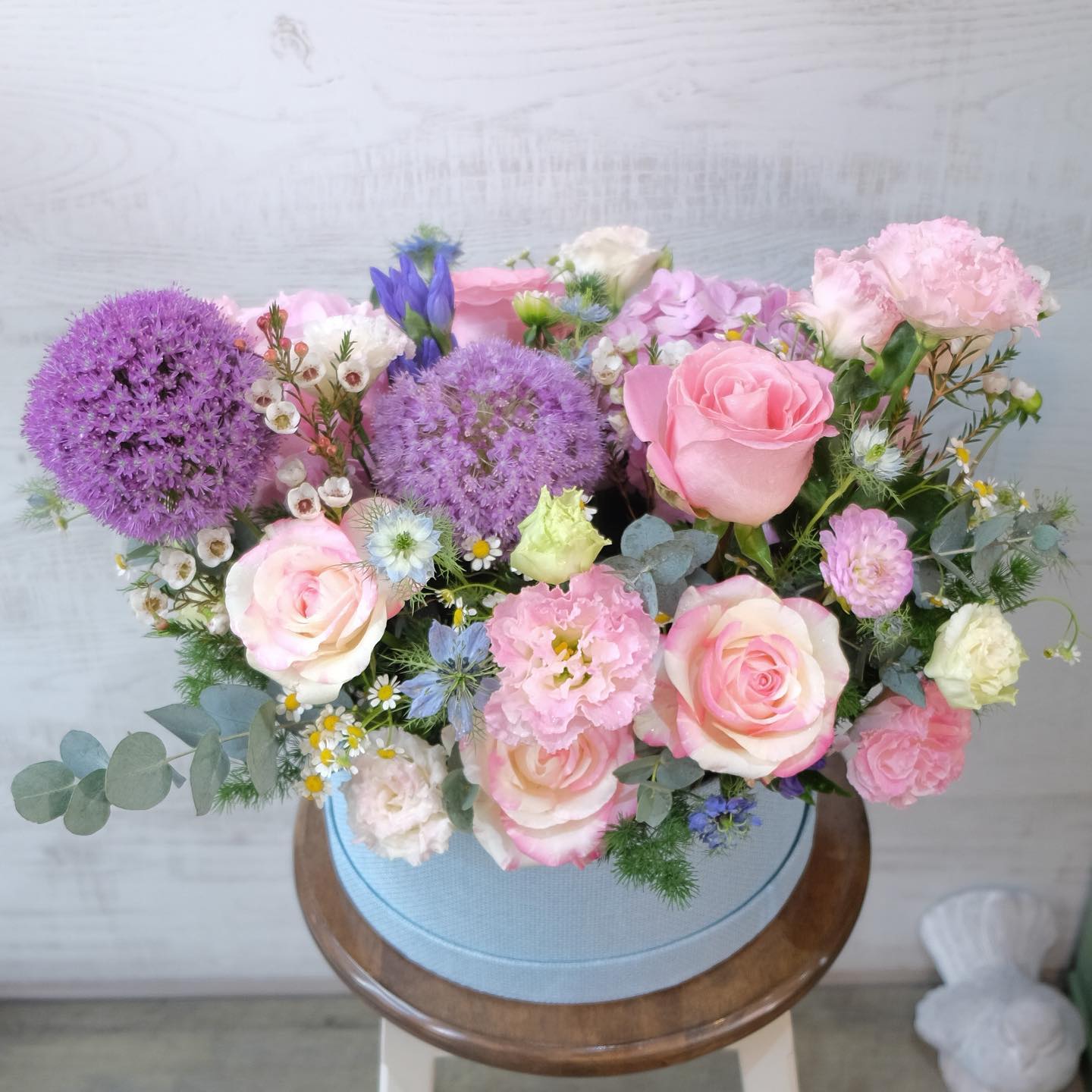 กล่อง พาสเทล หวาน ดอกไม้หลัก ไฮเดรนเยีย กุหลาบ คาร์เนชั่น — ผลงานร้านดอกไม้ Sweetflower by Issaree — ภาพที่ 3 จาก 6