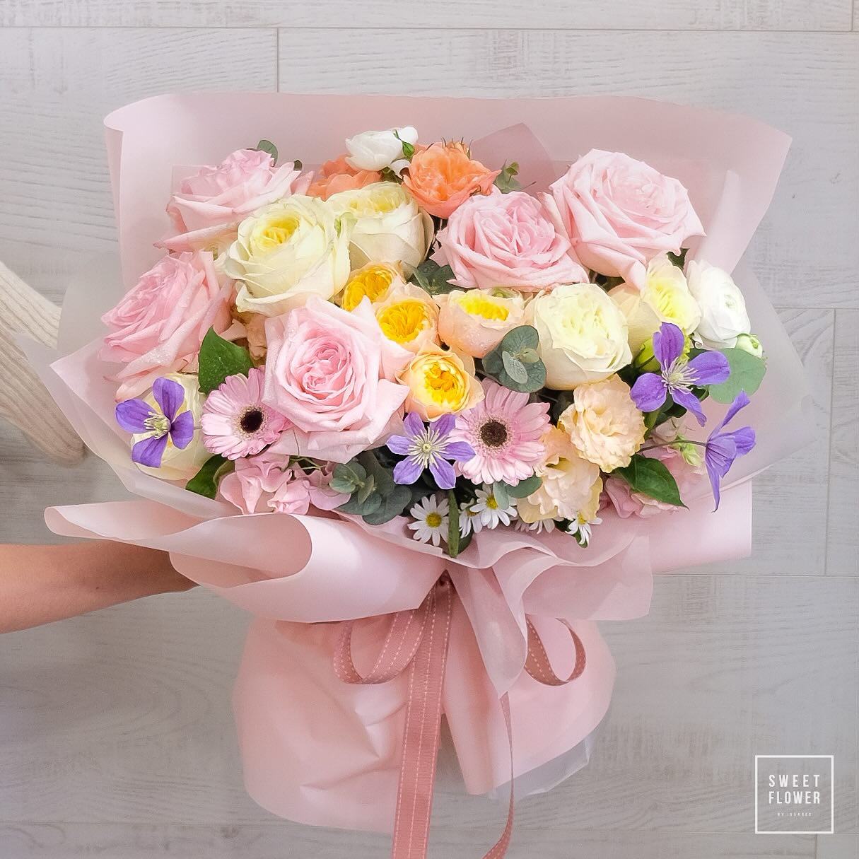 ช่อ หลากสี หวาน ดอกไม้หลัก กุหลาบ อื่นๆ ไลแซนทัส — ผลงานร้านดอกไม้ Sweetflower by Issaree