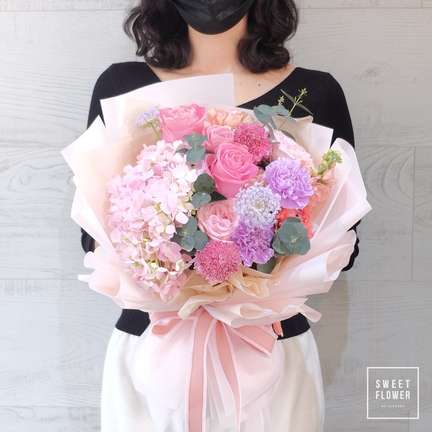 ช่อ พาสเทล หวาน ดอกไม้หลัก ไฮเดรนเยีย กุหลาบ คาร์เนชั่น — ผลงานร้านดอกไม้ Sweetflower by Issaree — ภาพที่ 2 จาก 4