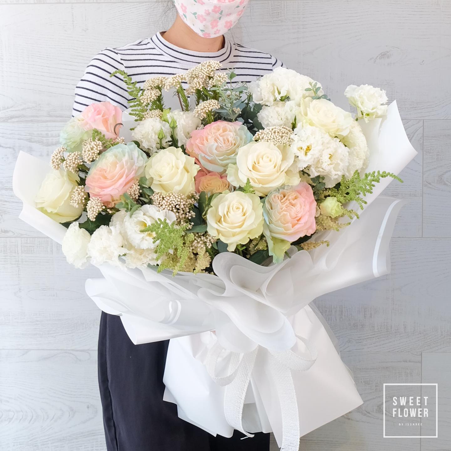 ช่อ พาสเทล หวาน ดอกไม้หลัก กุหลาบ คาร์เนชั่น เบบี้บรีธ/ยิปโซ — ผลงานร้านดอกไม้ Sweetflower by Issaree