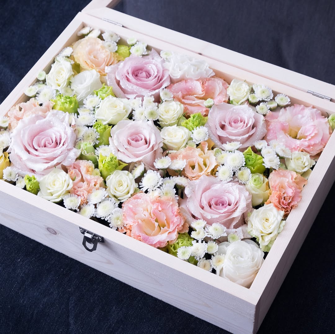 กล่อง พาสเทล หวาน ดอกไม้หลัก กุหลาบ คาร์เนชั่น เบญจมาศ/มัม — ผลงานร้านดอกไม้ Sweetflower by Issaree