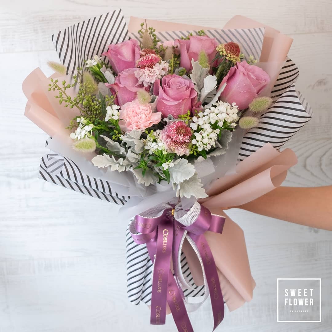 ช่อ พาสเทล หวาน ดอกไม้หลัก กุหลาบ คาร์เนชั่น เบญจมาศ/มัม — ผลงานร้านดอกไม้ Sweetflower by Issaree