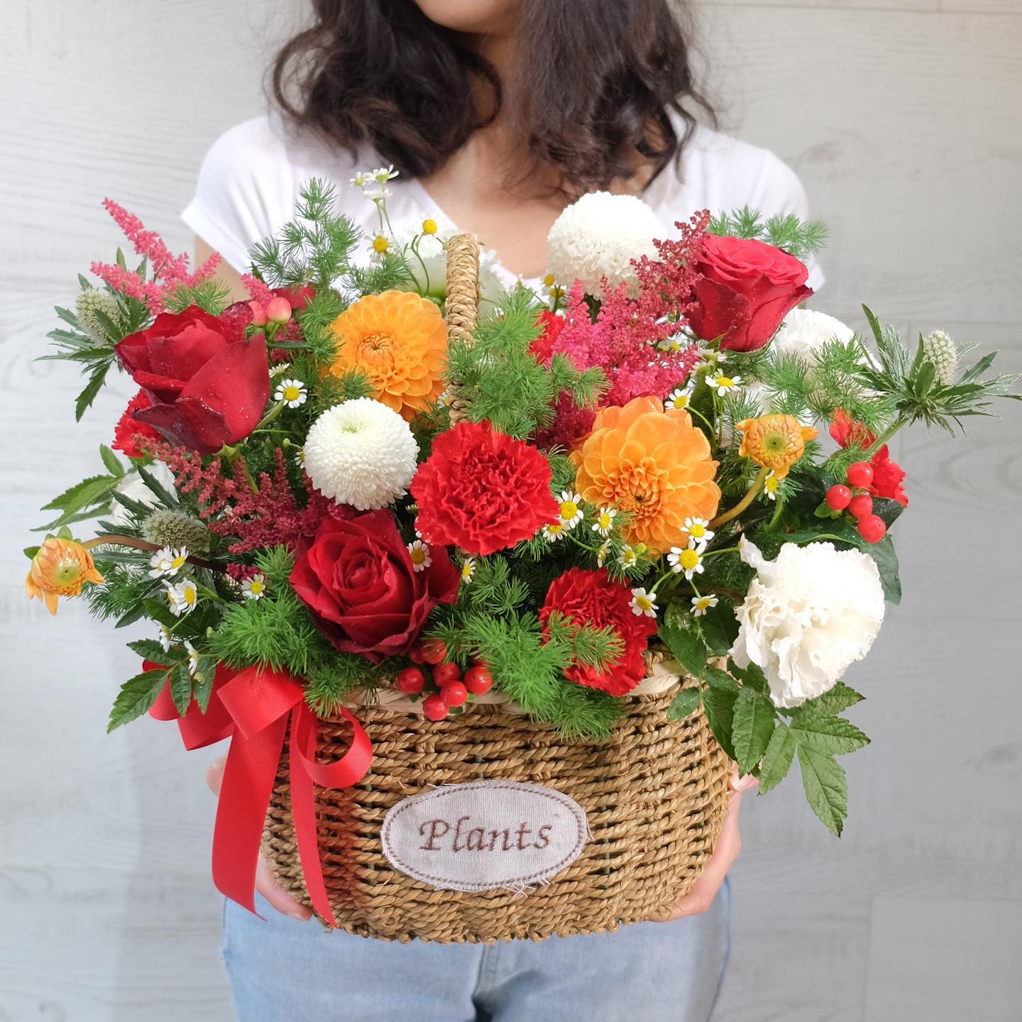 ตะกร้า หลากสี คลาสสิก ดอกไม้หลัก กุหลาบ คาร์เนชั่น เดซี่/มาร์กาเร็ต — ผลงานร้านดอกไม้ Sweetflower by Issaree — ภาพที่ 2 จาก 5