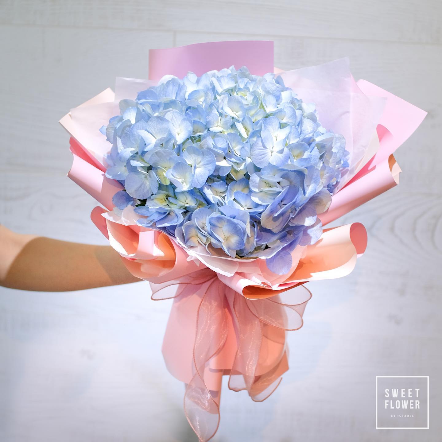 ช่อ ม่วง-ฟ้า หวาน ดอกไม้หลัก ไฮเดรนเยีย — ผลงานร้านดอกไม้ Sweetflower by Issaree — ภาพที่ 1 จาก 1