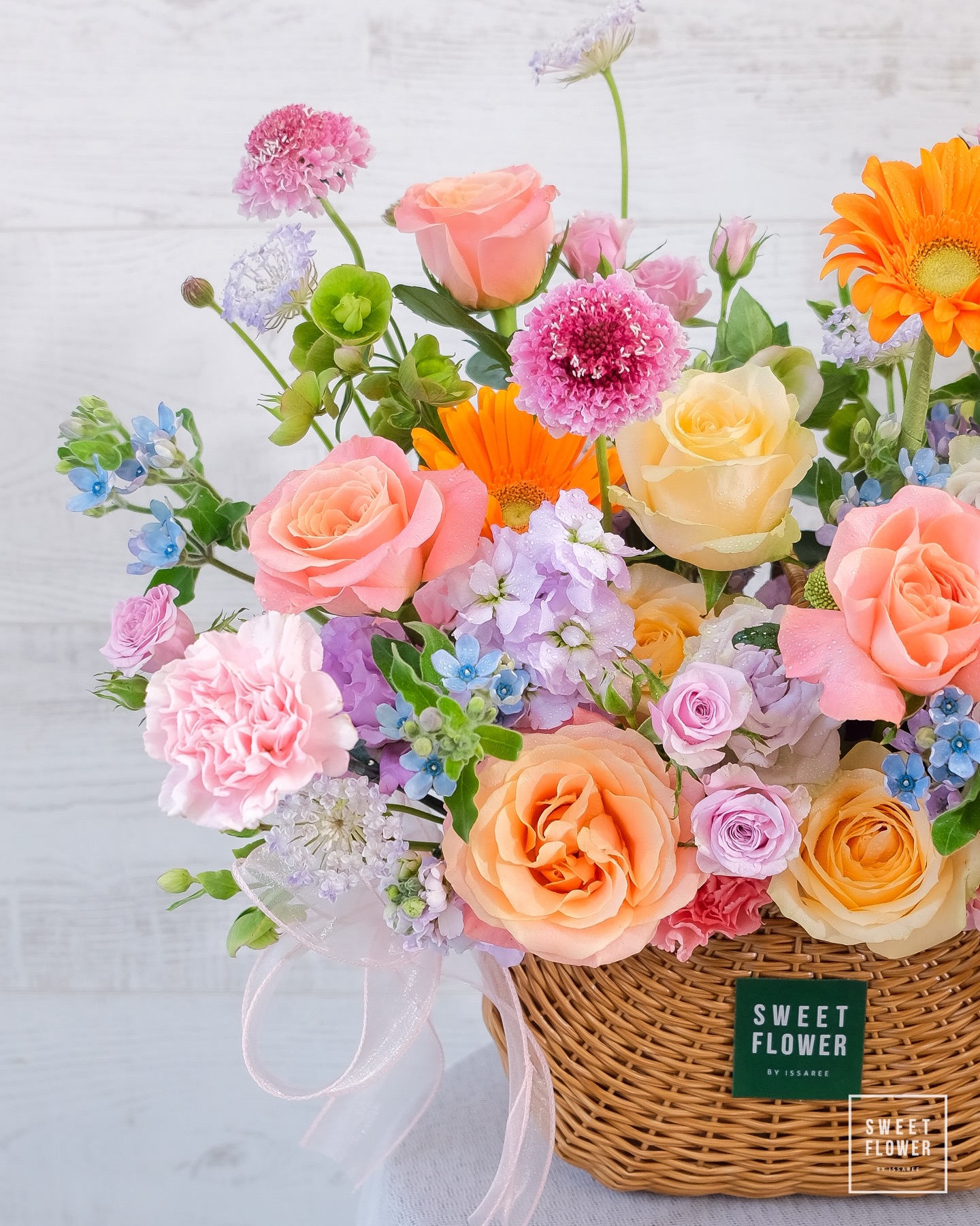 ตะกร้า หลากสี หวาน ดอกไม้หลัก กุหลาบ เยอบีร่า คาร์เนชั่น — ผลงานร้านดอกไม้ Sweetflower by Issaree