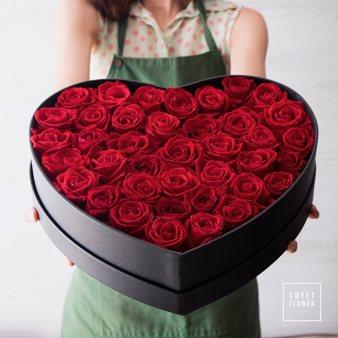 กล่อง แดงโรแมนติก ดอกไม้หลัก กุหลาบ — ผลงานร้านดอกไม้ Sweetflower by Issaree