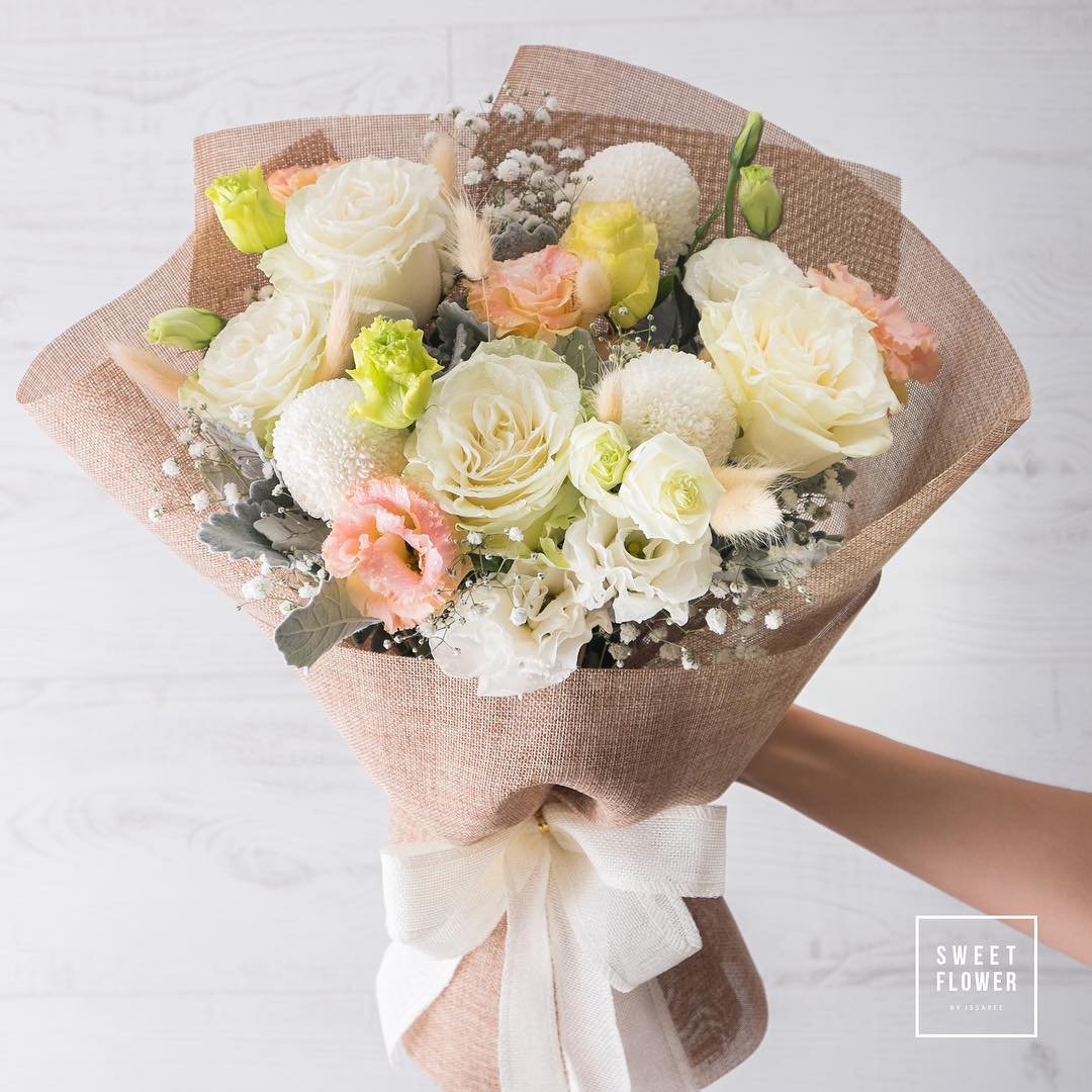 ช่อ พาสเทล หวาน ดอกไม้หลัก กุหลาบ คาร์เนชั่น เบญจมาศ/มัม — ผลงานร้านดอกไม้ Sweetflower by Issaree