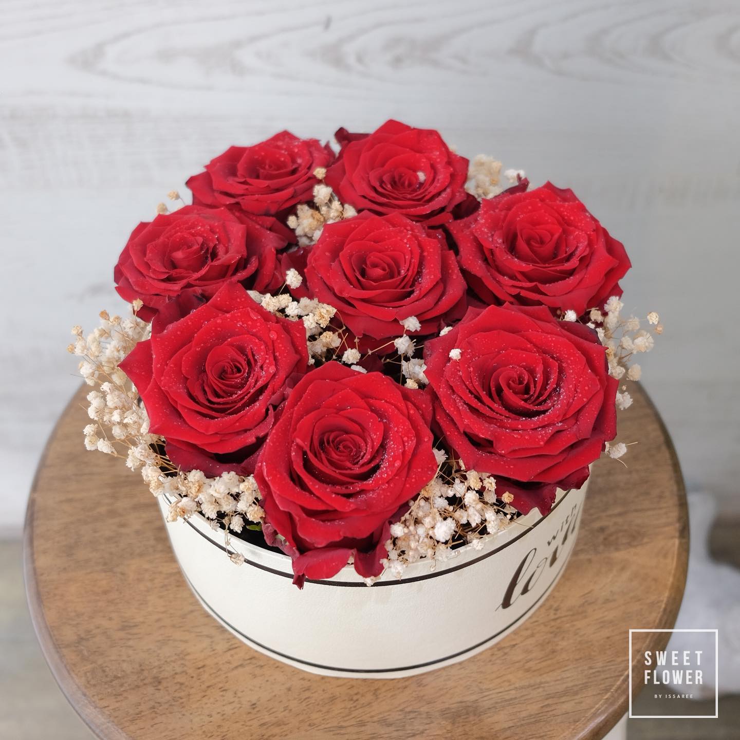 กล่อง แดงโรแมนติก ดอกไม้หลัก กุหลาบ เบบี้บรีธ/ยิปโซ — ผลงานร้านดอกไม้ Sweetflower by Issaree — ภาพที่ 2 จาก 2