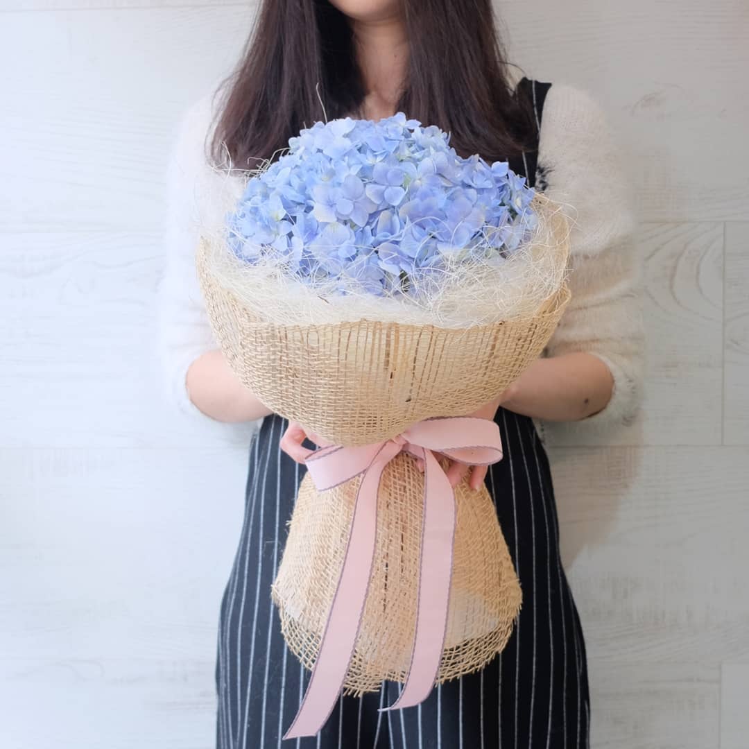 ช่อ ม่วง-ฟ้า หวาน ดอกไม้หลัก ไฮเดรนเยีย — ผลงานร้านดอกไม้ Sweetflower by Issaree